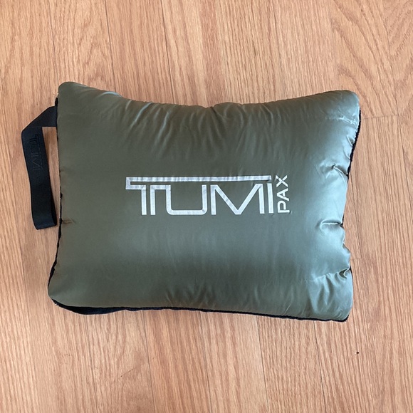 Men’s TUMI PAX packable down vest - Picture 9 of 12